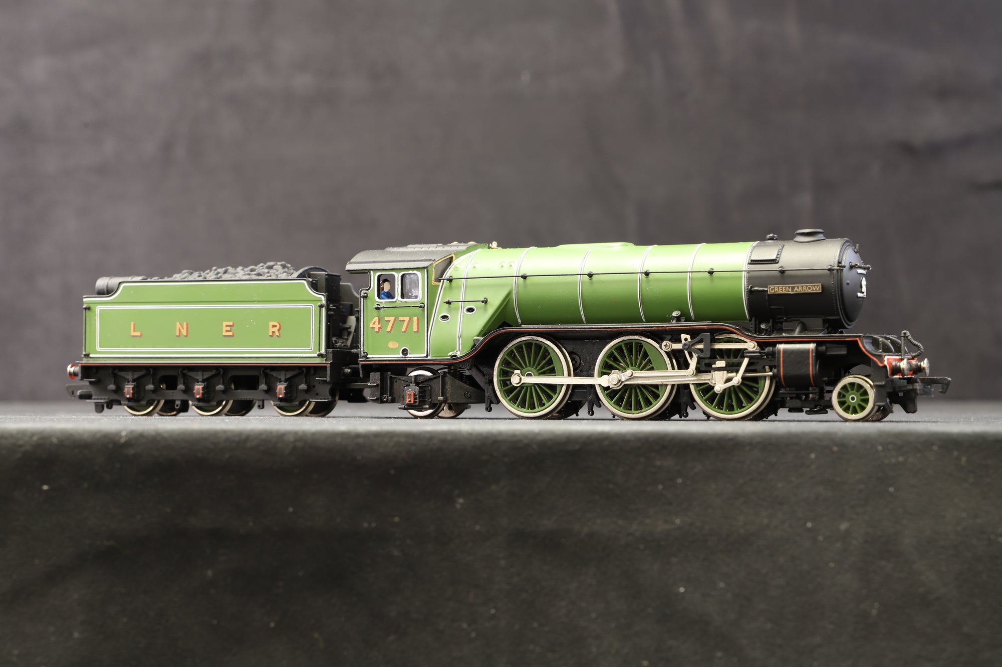 Bachmann OO 31-550A Class V2 2-6-2 '4771' 'Green Arrow' LNER Green, Ltd Ed. 1178