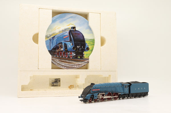 Hornby OO R649 Class A4 'Sir Ronald Matthews' Collector's Set