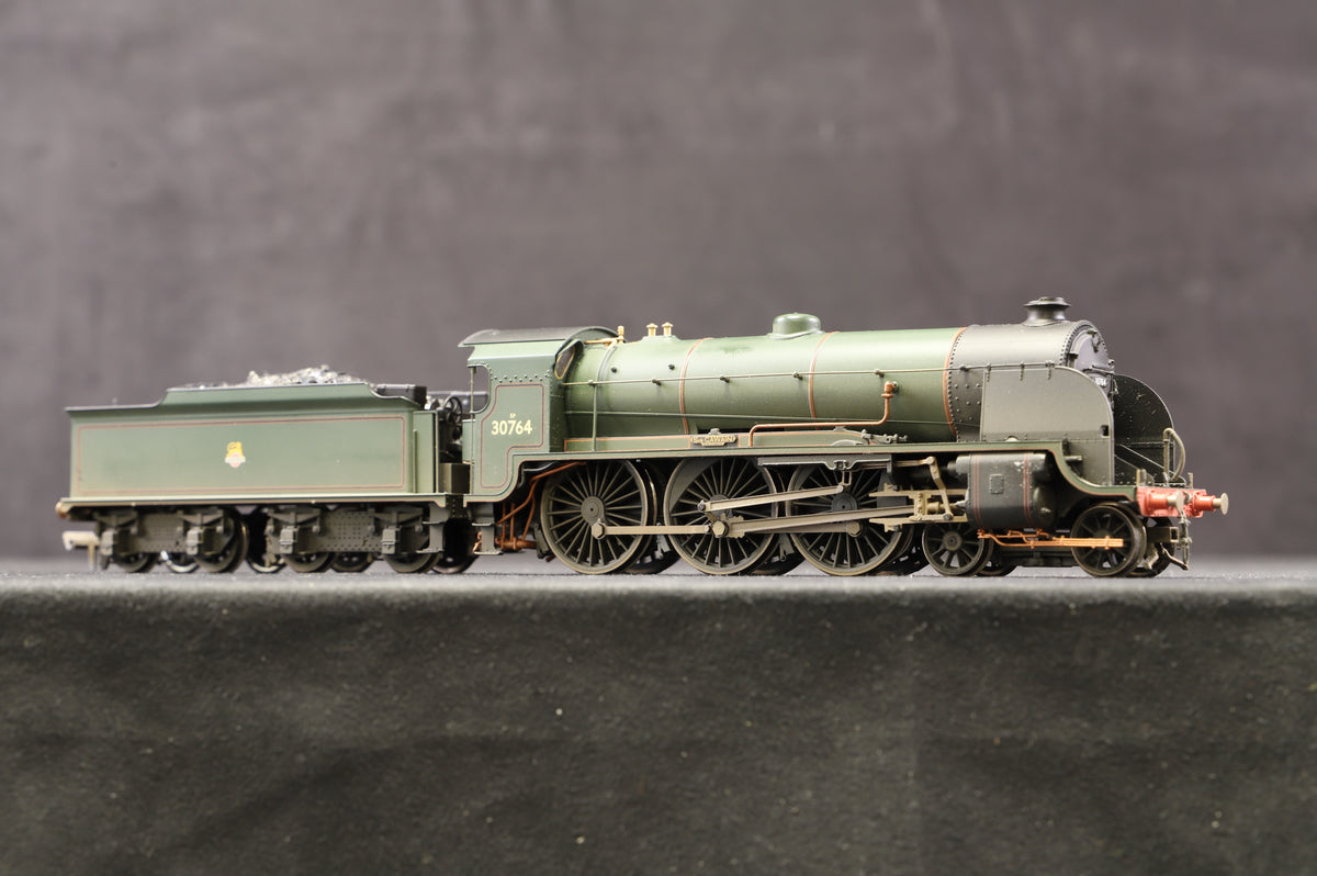 Hornby OO R2581 BR 4-6-0 Class N15 &#39;30764&#39; &#39;Sir Gawain&#39;, Weathered