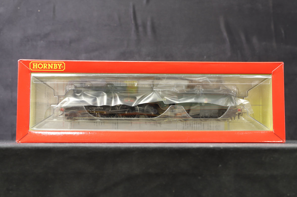 Hornby OO R3003X BR 4-6-0 Class B17/6 &#39;Barnsley&#39; &#39;61669&#39; BR Lined Green L/C, DCC