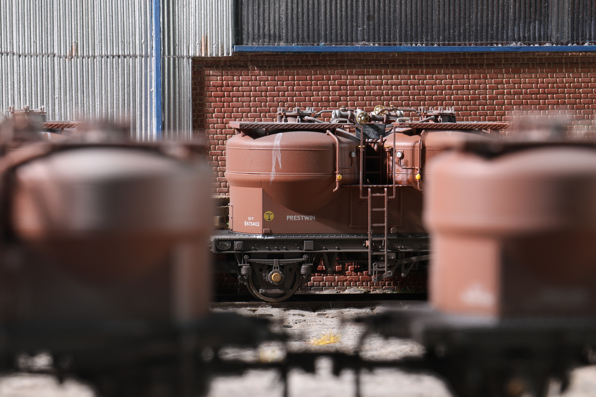 Clark Railworks OO C3041 Prestwins BR Bauxite B873400, B873402 & B873760 Deluxe Weathering