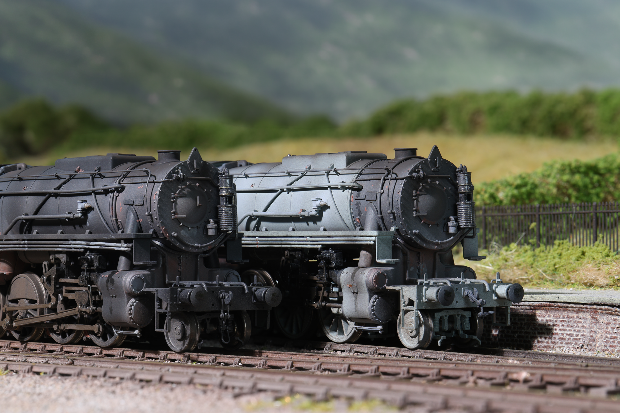 Rapido OO Gauge 926001 USATC S160 2-8-0, ‘1604’, Black w/USA on Tender Deluxe Weathering