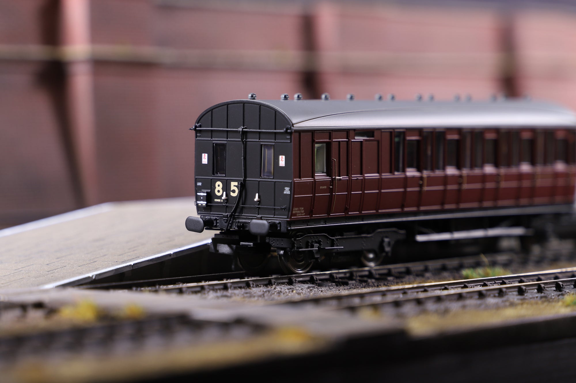 Clark Railworks OO Gauge C2004A Quad Art Set No. 85, BR Maroon
