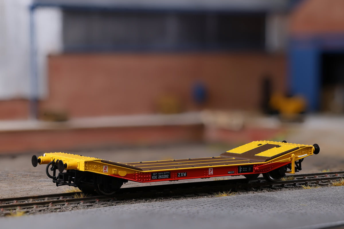 Clark Railworks OO Gauge C3010A 25T Lowmac &#39;KDE263282&#39;, Satlink, Preserved