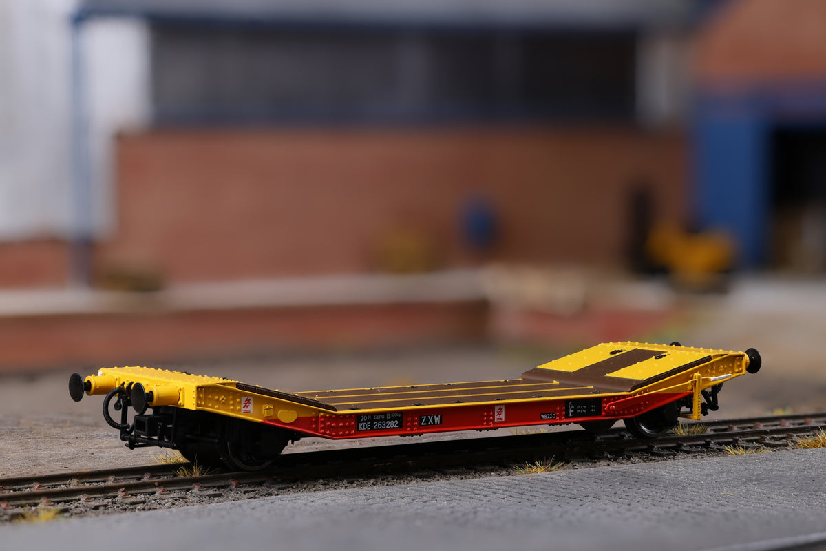 Clark Railworks OO Gauge C3010A 25T Lowmac &#39;KDE263282&#39;, Satlink, Preserved