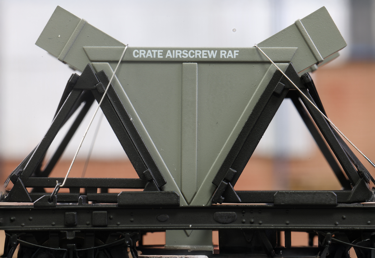 Clark Railworks OO Gauge C6026 Demountable Tank Load &#39;B749039&#39;, Propeller Carrier