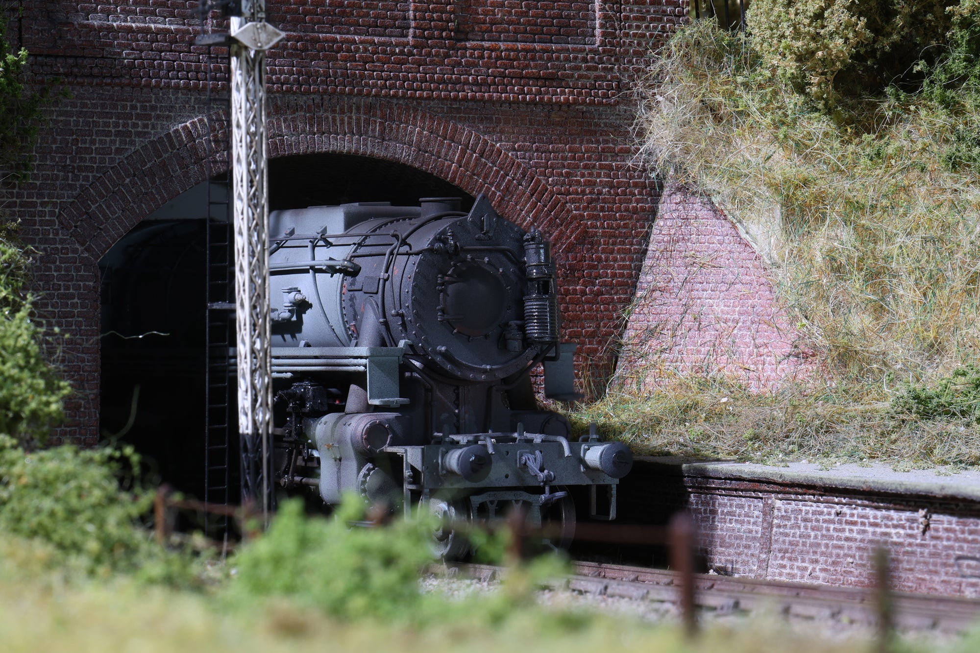 Rapido OO Gauge 926004 USATC S160 2-8-0, ‘2356’, Light Grey w/Transportation Corps USA on Tender DCC Sound Deluxe Weathering
