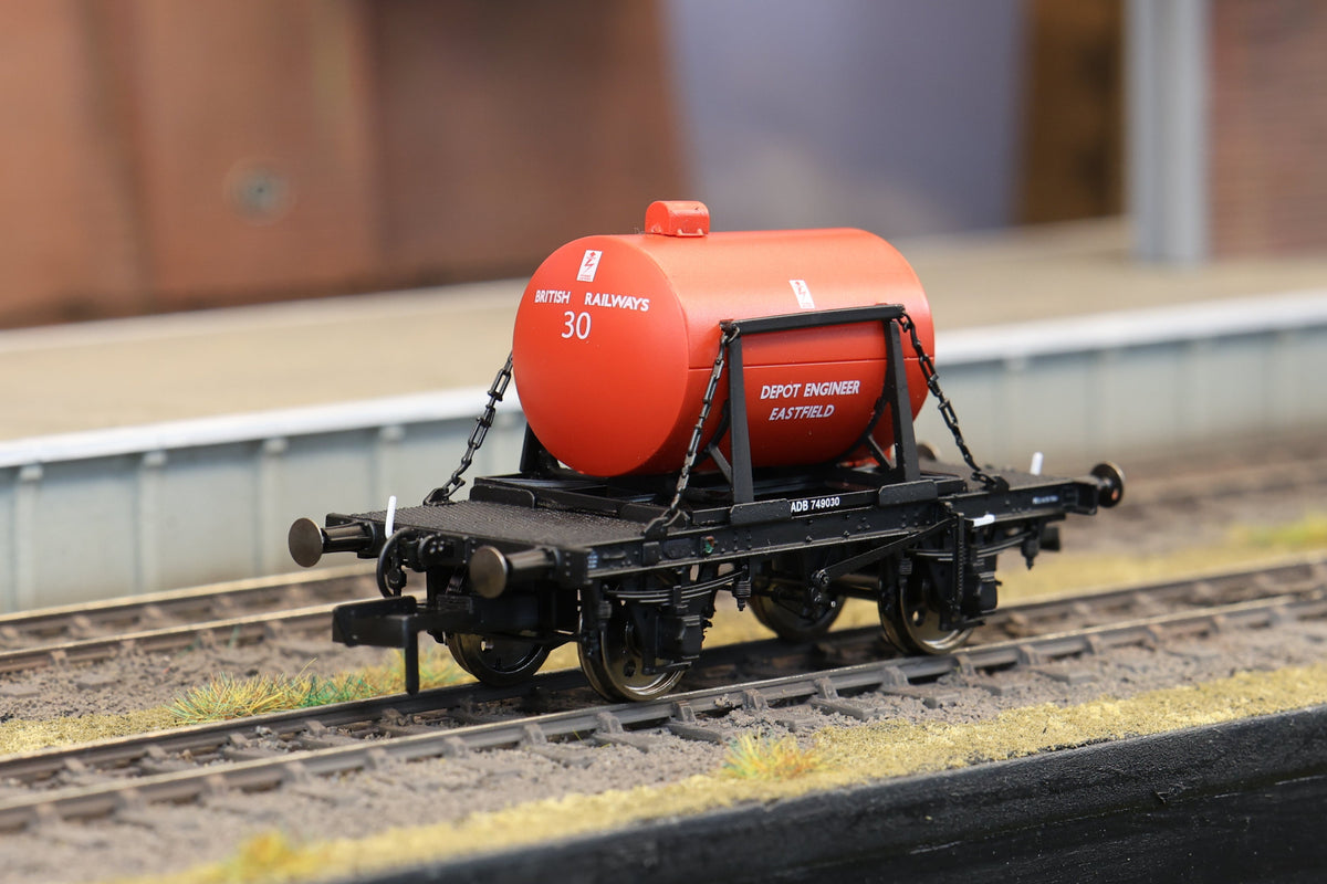 Clark Railworks OO Gauge C3024 Demountable Tank Wagon &#39;ADB749030&#39;, British Railways/Eastfield