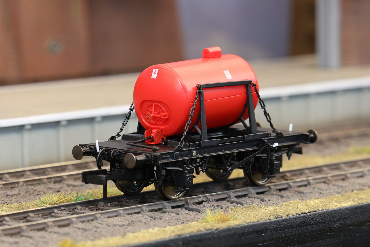 Clark Railworks OO Gauge C3025 Demountable Tank Wagon &#39;B749028&#39;, Plain Red (Internal User)
