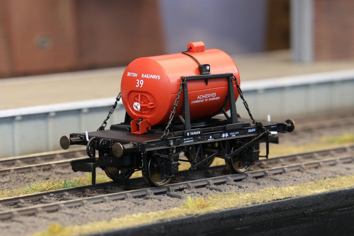 Clark Railworks OO Gauge C3021 Demountable Tank Wagon &#39;B749039&#39;, BR Adhesives