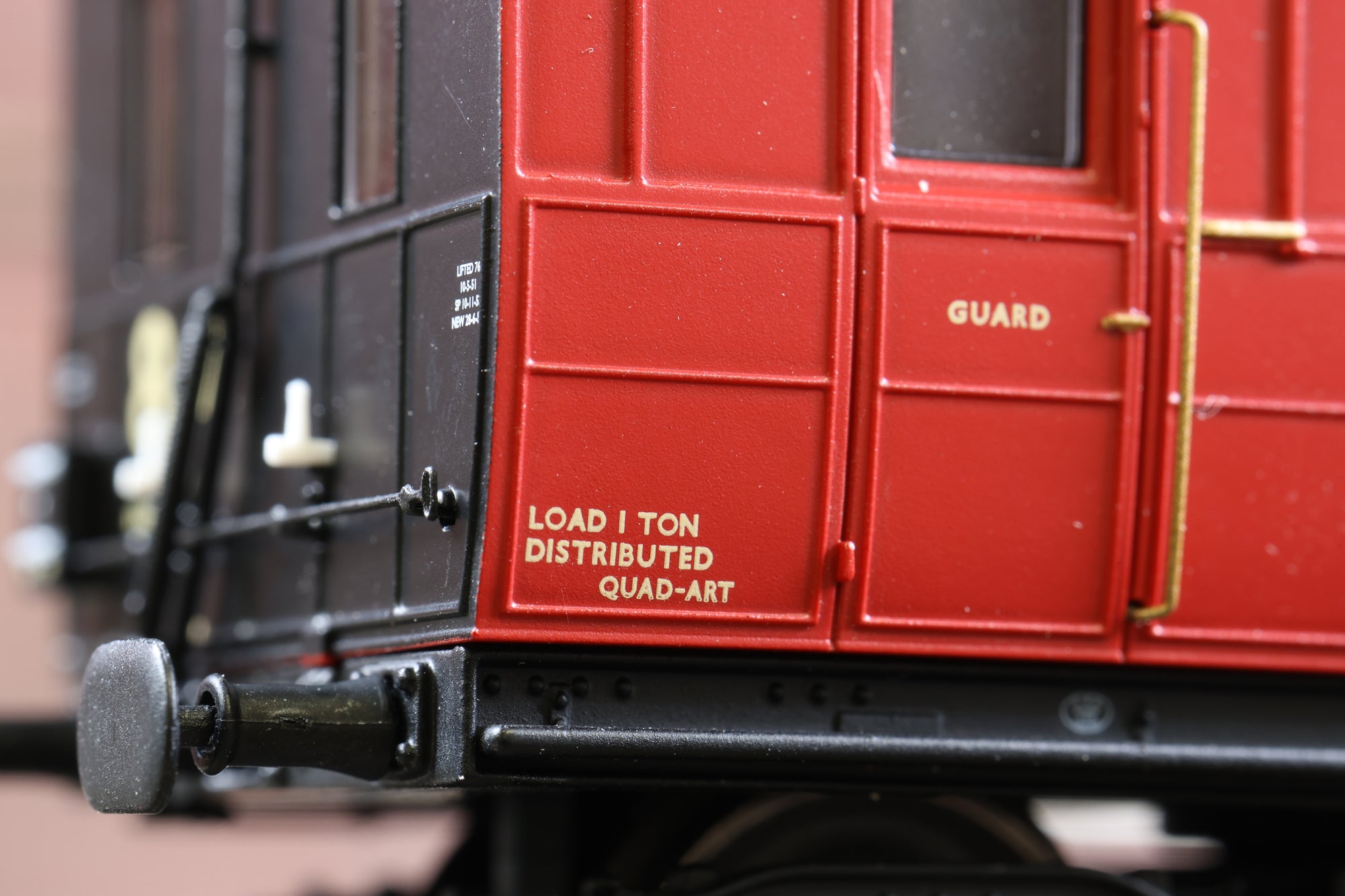 Clark Railworks OO Gauge C2002A Quad Art Set No. 84, BR Crimson