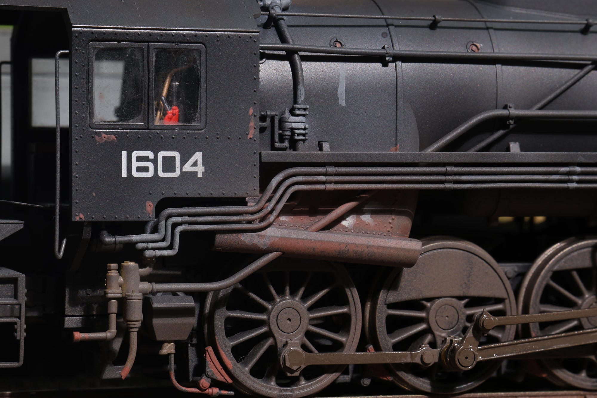 Rapido OO Gauge 926001 USATC S160 2-8-0, ‘1604’, Black w/USA on Tender Deluxe Weathering