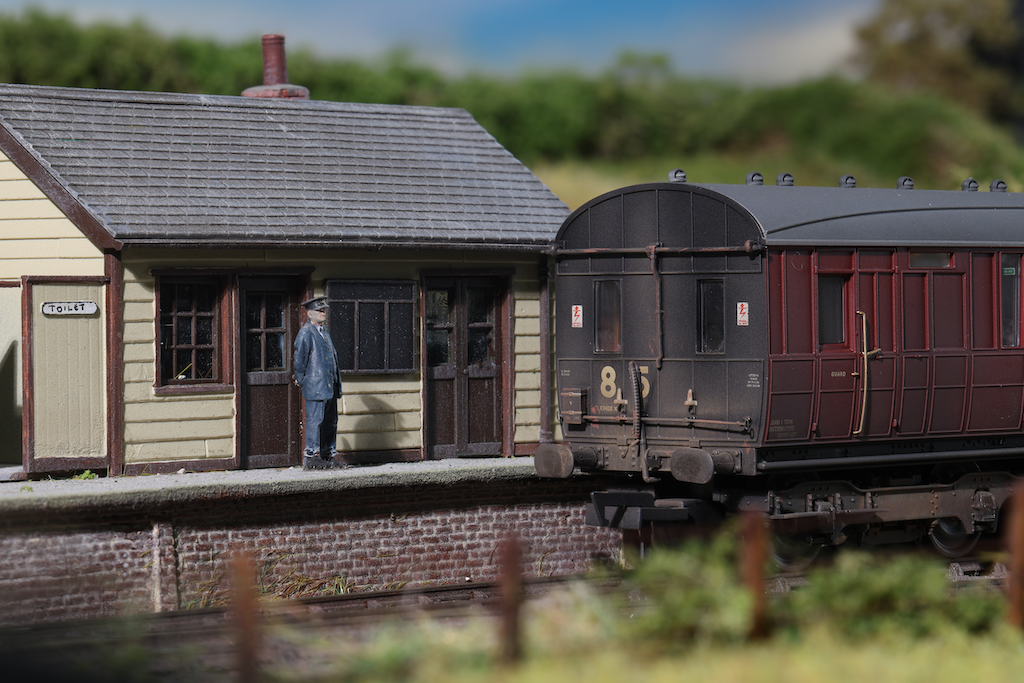 Clark Railworks OO Gauge C2004B Quad Art Set No. 85, BR Maroon Deluxe Weathering