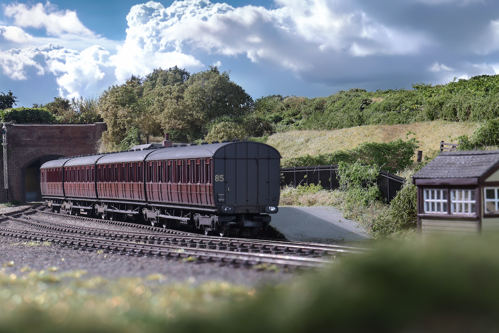Clark Railworks OO Gauge C2004B Quad Art Set No. 85, BR Maroon Deluxe Weathering