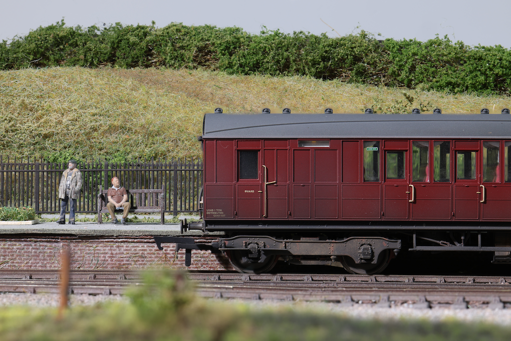 Clark Railworks OO Gauge C2004B Quad Art Set No. 85, BR Maroon Deluxe Weathering
