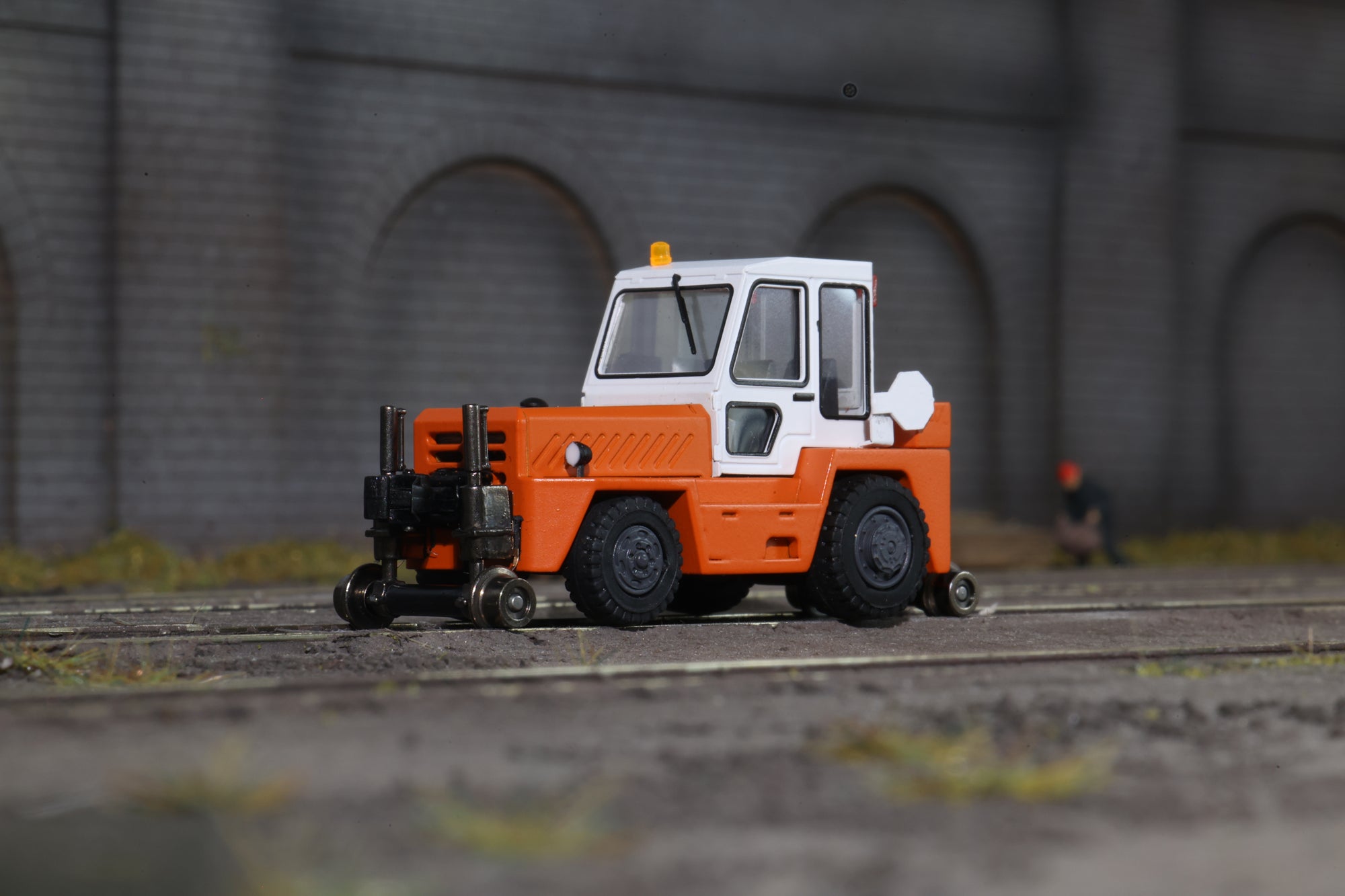 MTC HO 01141001E Road-Rail Vehicle Orange (Small Windows)