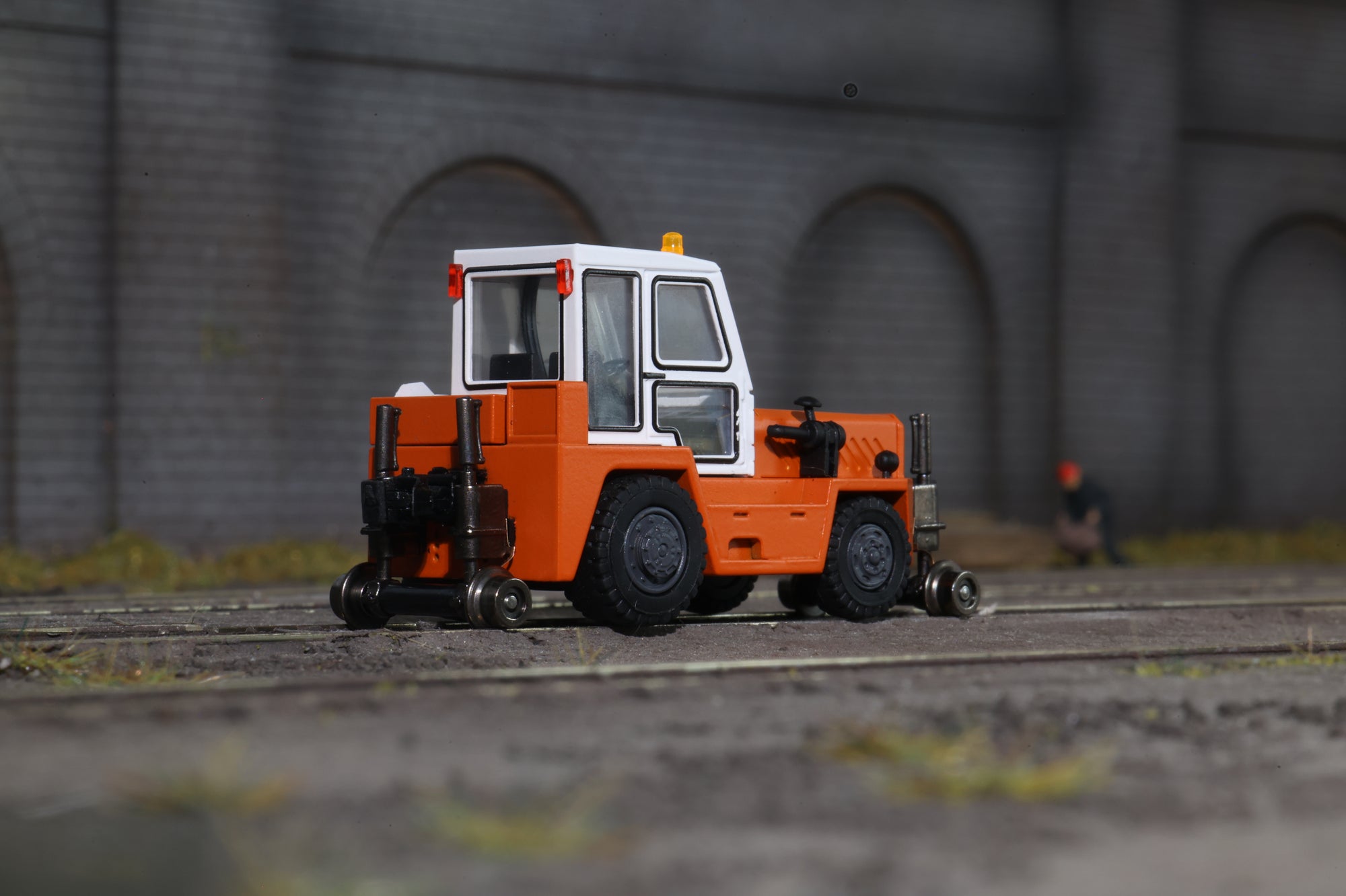 MTC HO 01141002E Road-Rail Vehicle Orange (Large Windows)