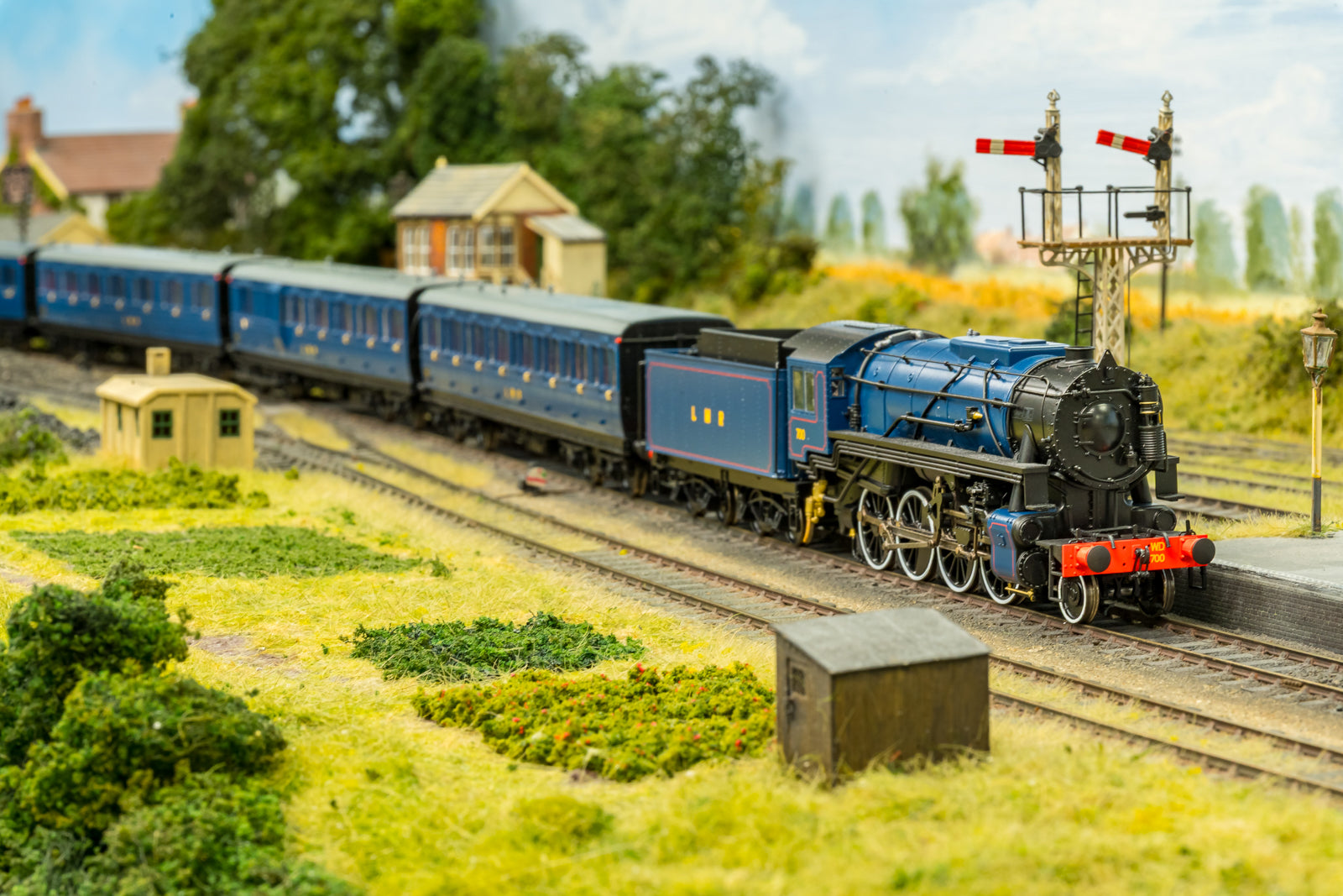Rapido OO Gauge 926005 USATC S160 2-8-0, ‘700’, Major General Carl R Gray Jr, Longmoor Military Railway Blue