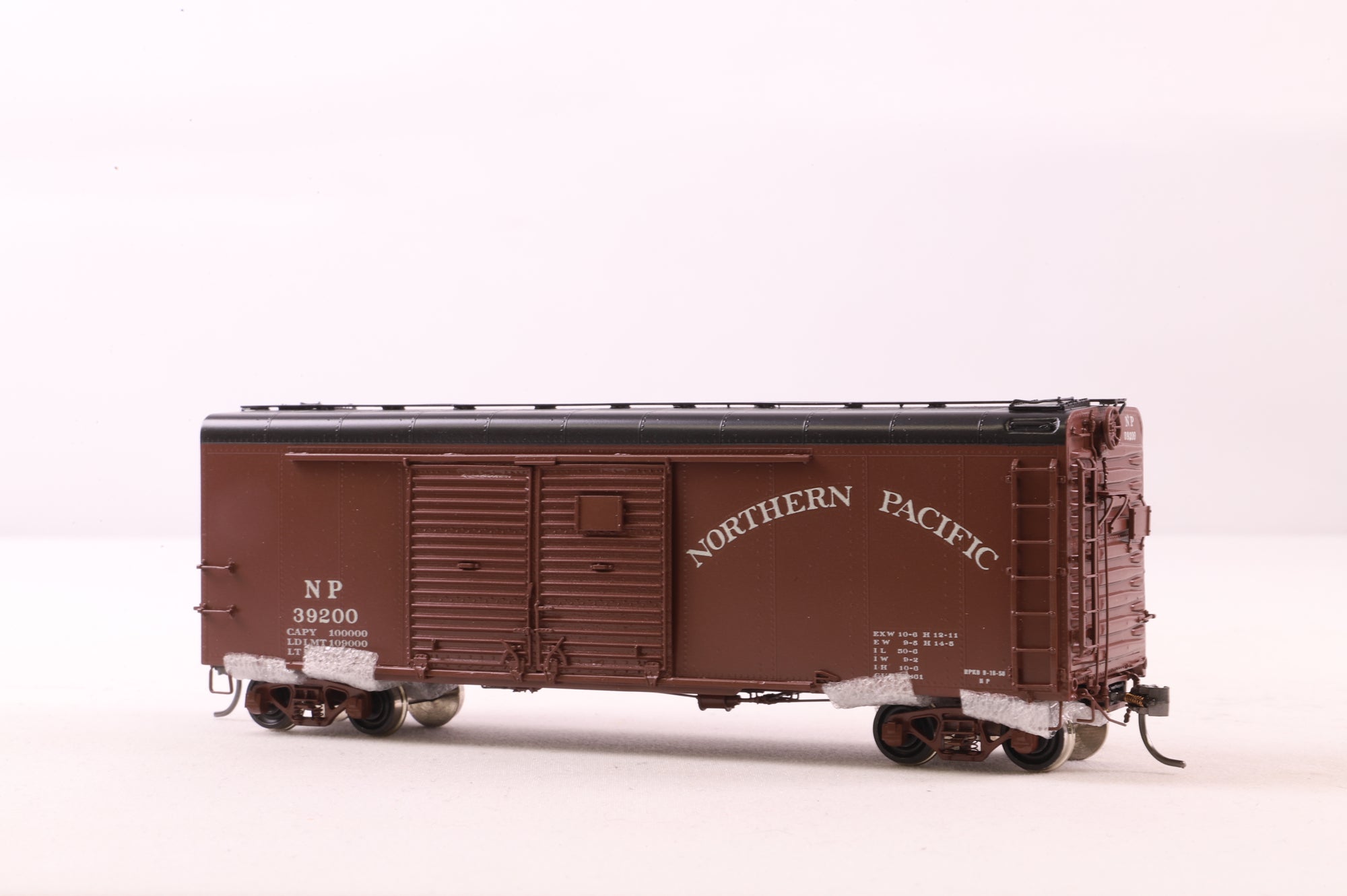 W&R Enterprises HO Brass 3235 Box Car Auto NP 40' Round Roof Auto Box v '39200'