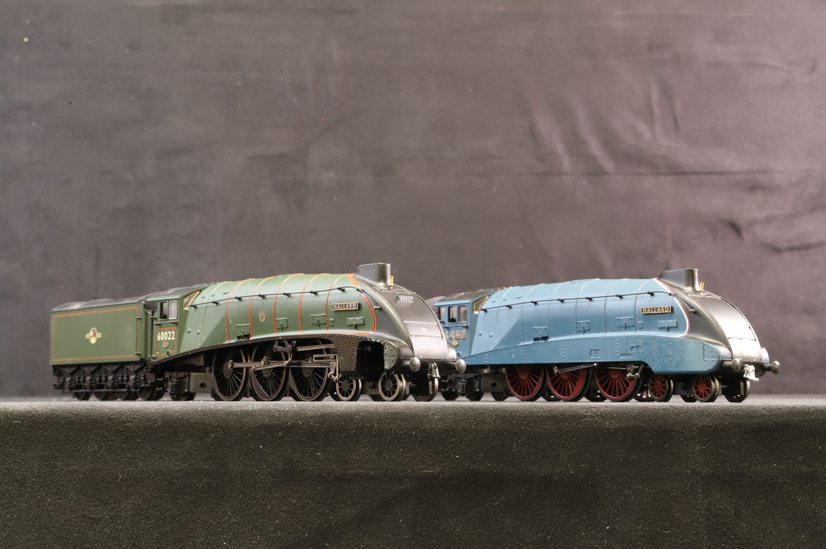 Bachmann OO Set of 2 Class A4 4-6-2 &#39;Mallard&#39;, Ltd Ed. 697/1000