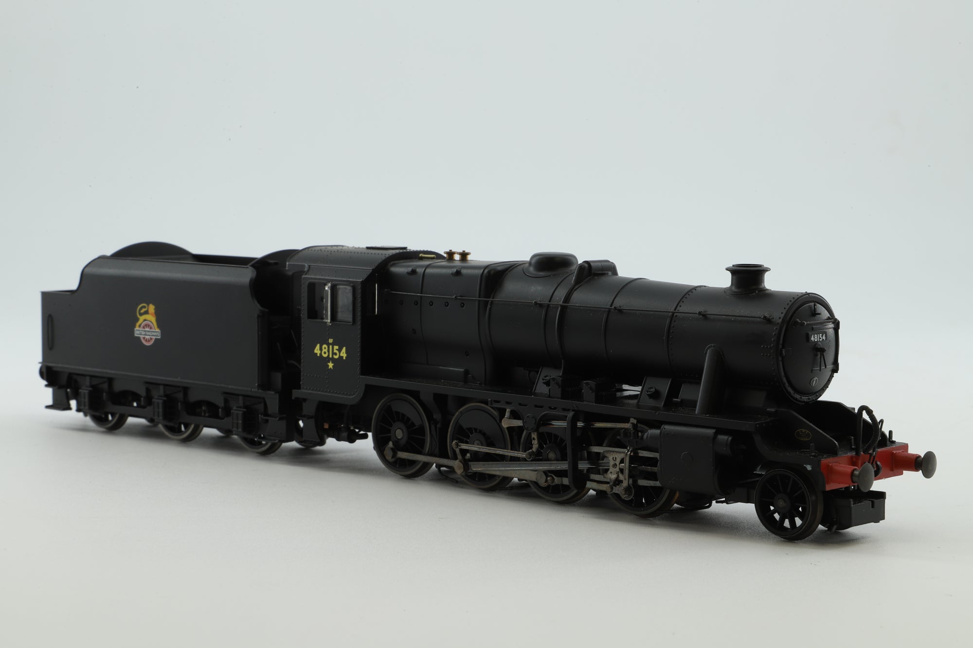 Hornby OO R2229 Class 8F 48154 in BR Black w/ Early Crests