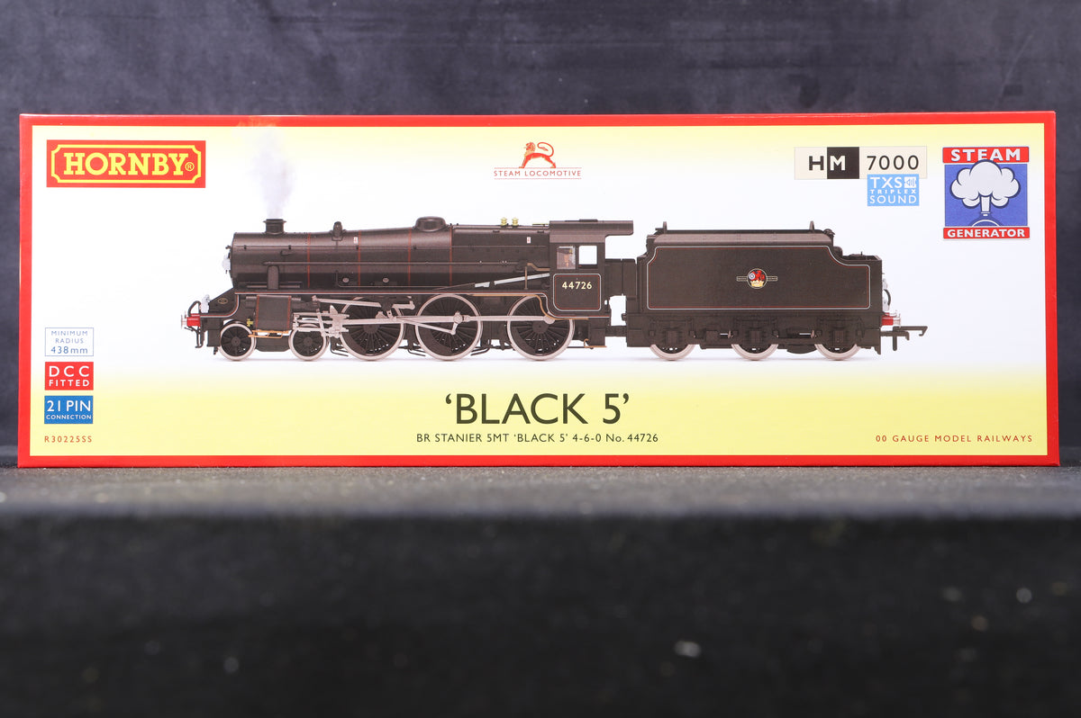 Hornby OO R30225SS BR Stanier 5MT Black 5 &#39;44726&#39; BR Lined Black L/C, DCC With Steam Generator