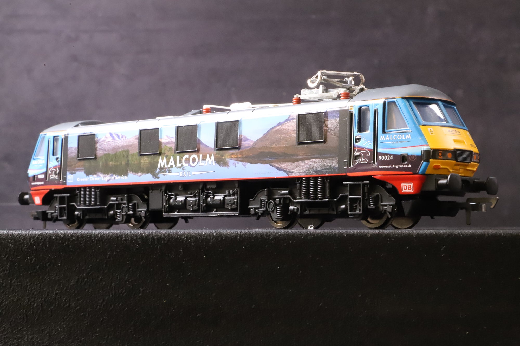 Hornby OO R3924 Class 90 '90024' Malcolm Logistics
