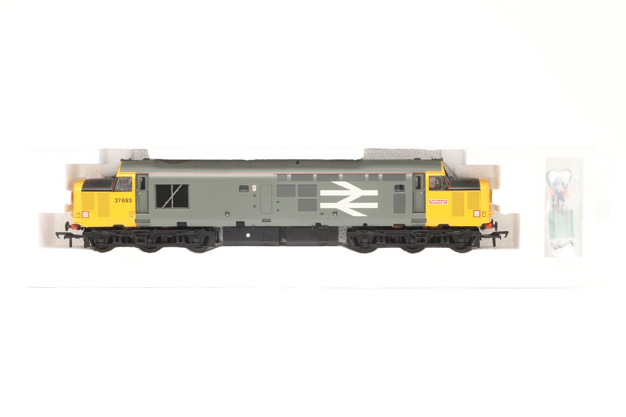 Bachmann OO 32-376DS Class 37/5 '37693' Diesel Locomotive Railfreight DCC Sound