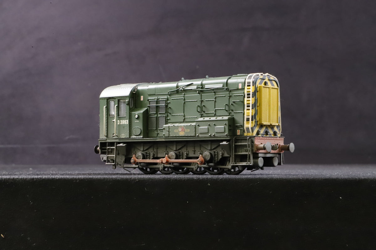 Bachmann OO 32-117 Class 08 D3963 in BR Green w/ Wasp Stripes - Weathered