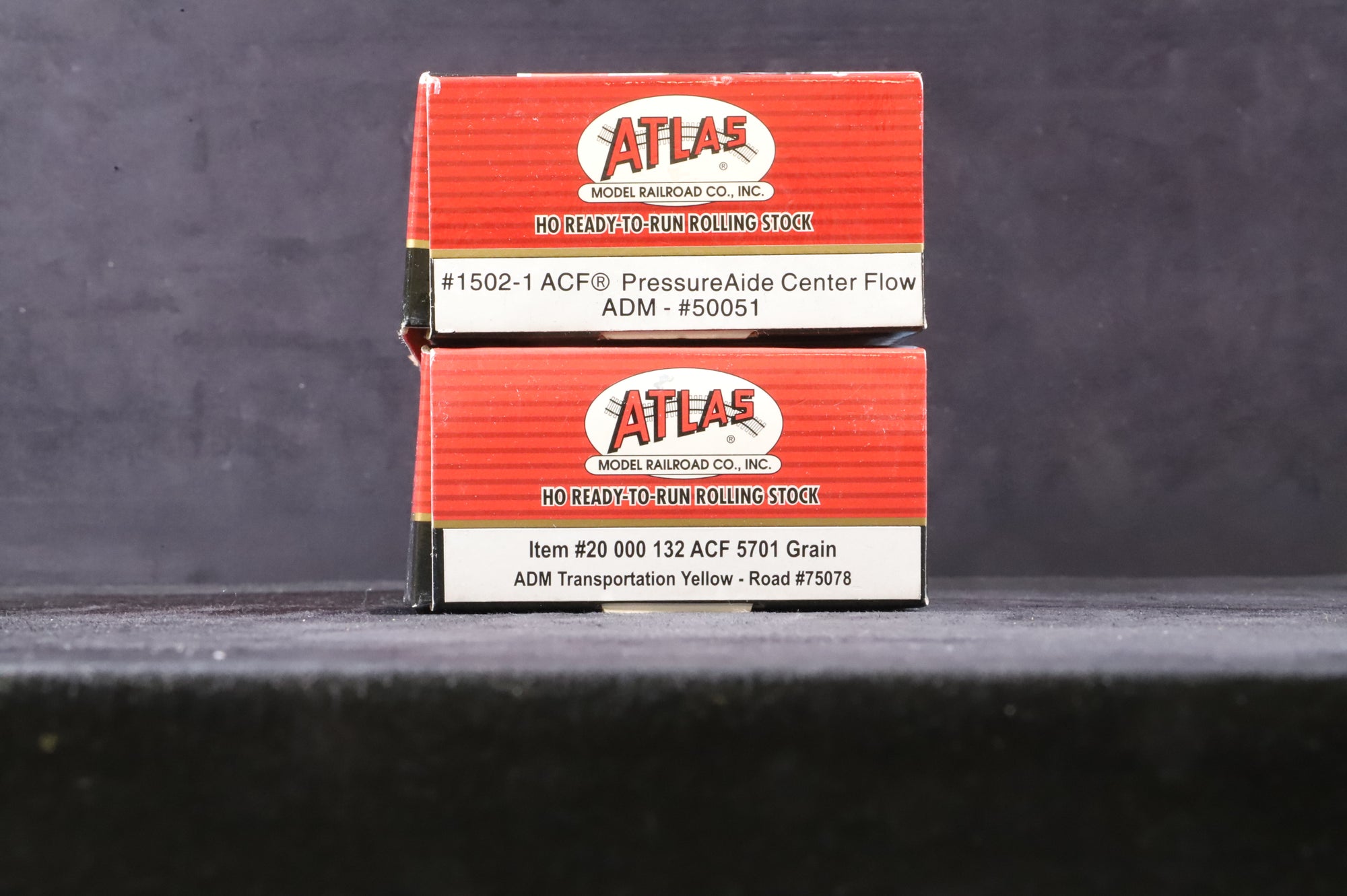 Atlas HO Rake Of 2 Grain Wagons Inc. 20 00 132 & 1502-1