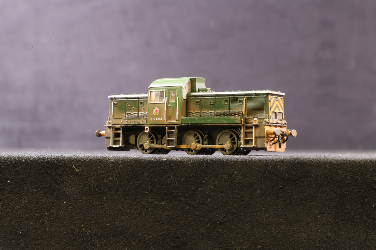 Graham Farish N 372-951 Class 14 Diesel &#39;D9523&#39; BR Green Wasp Stripes Weathered
