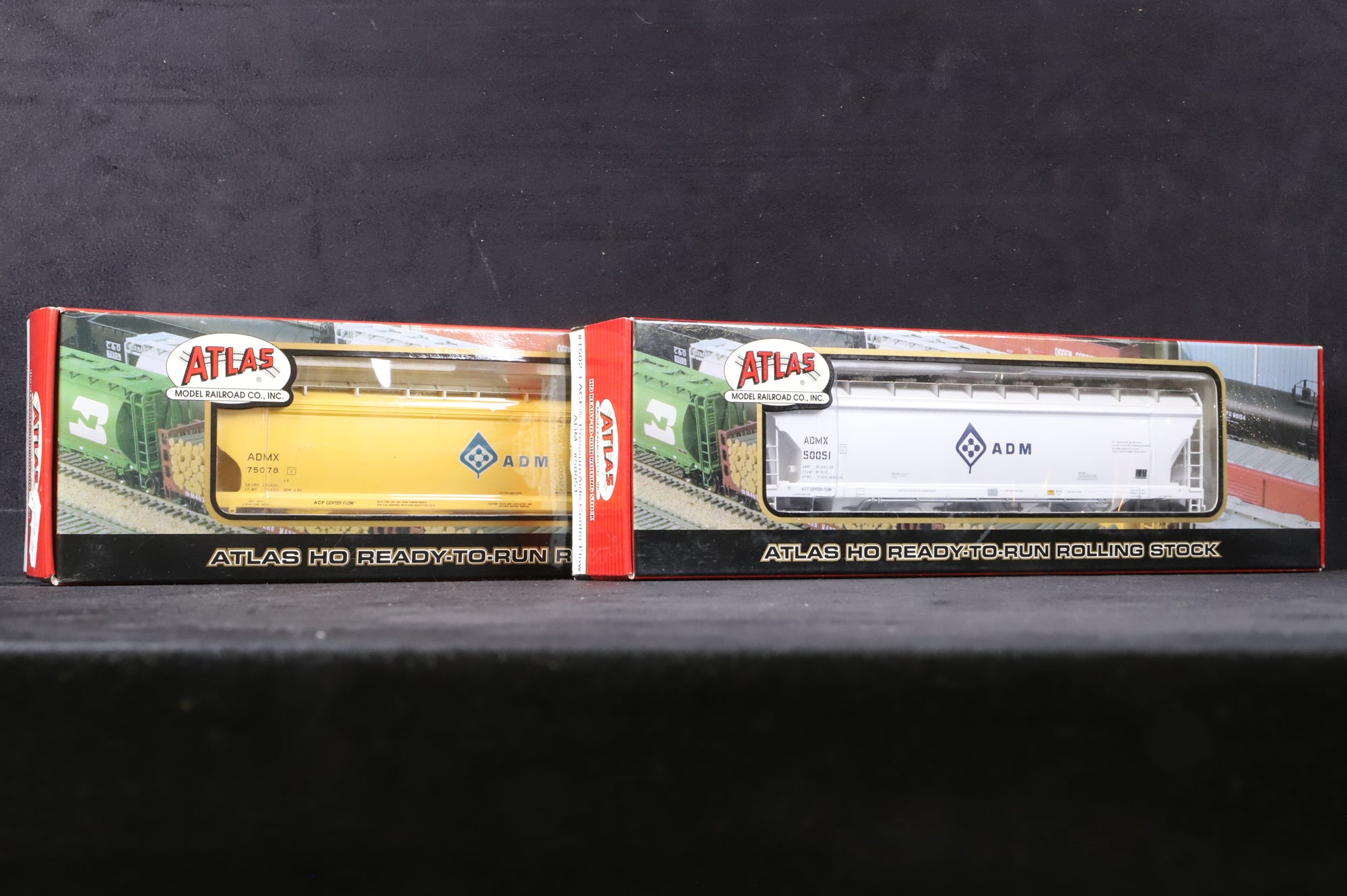 Atlas HO Rake Of 2 Grain Wagons Inc. 20 00 132 & 1502-1