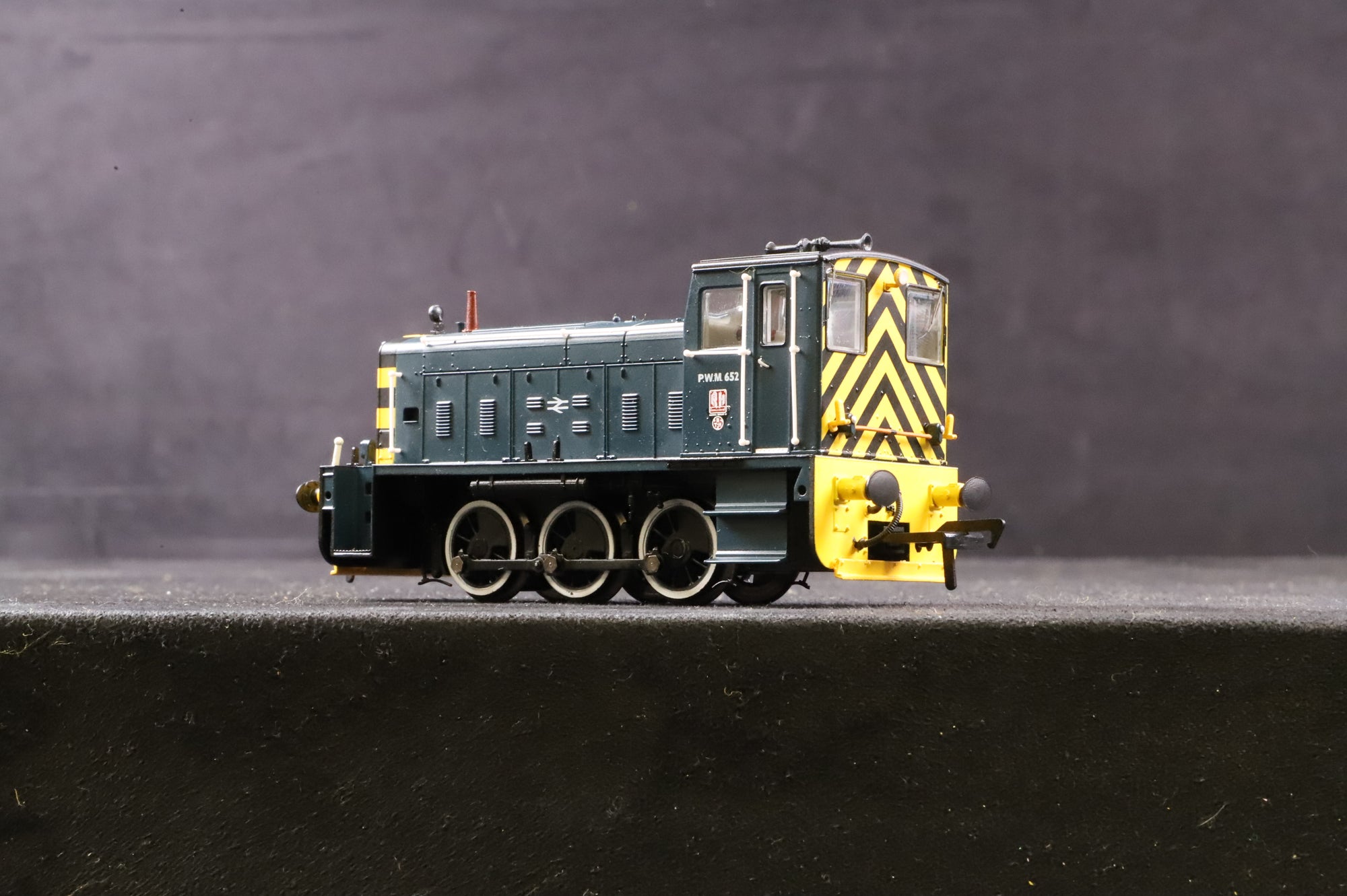 Model Rail OO MR-404 Ruston PWM No.652 in BR Blue w/ Wasp Stripes