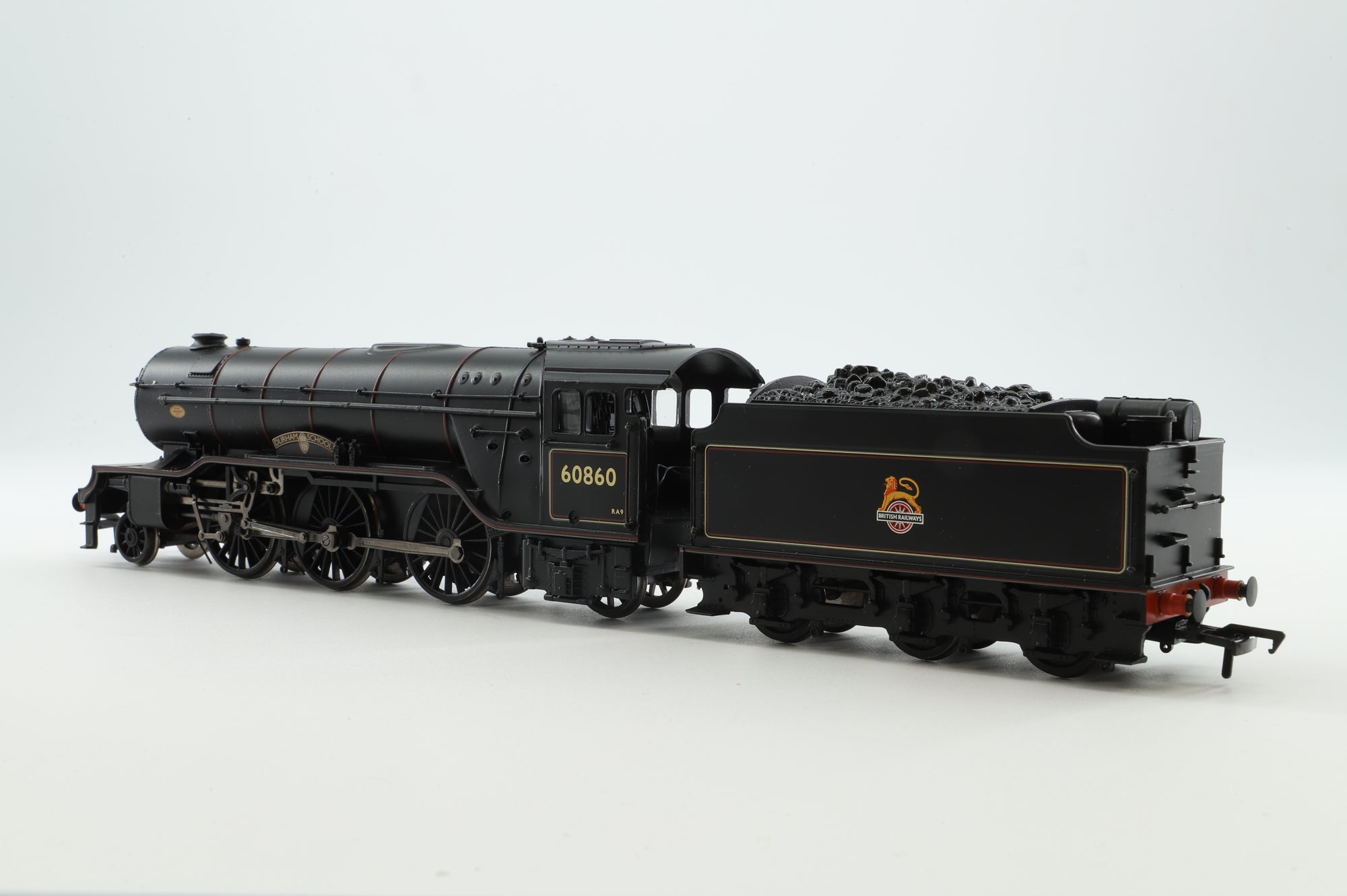 Bachmann OO 31-564 Class V2 '60860' 'Durham School' BR Black E/Emblem, DCC Sound