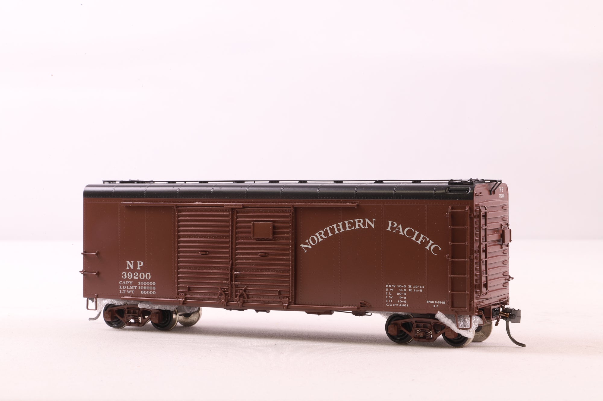 W&R Enterprises HO Brass 3235 Box Car Auto NP 40' Round Roof Auto Box v '39200'