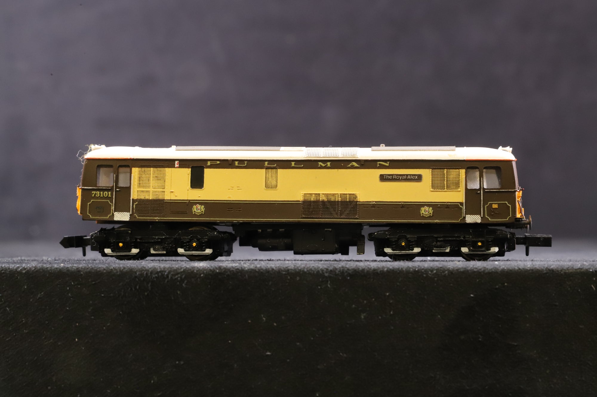 Gaugemaster N Gauge Class 73 73101 'The Royal Alex' in Pullman Livery