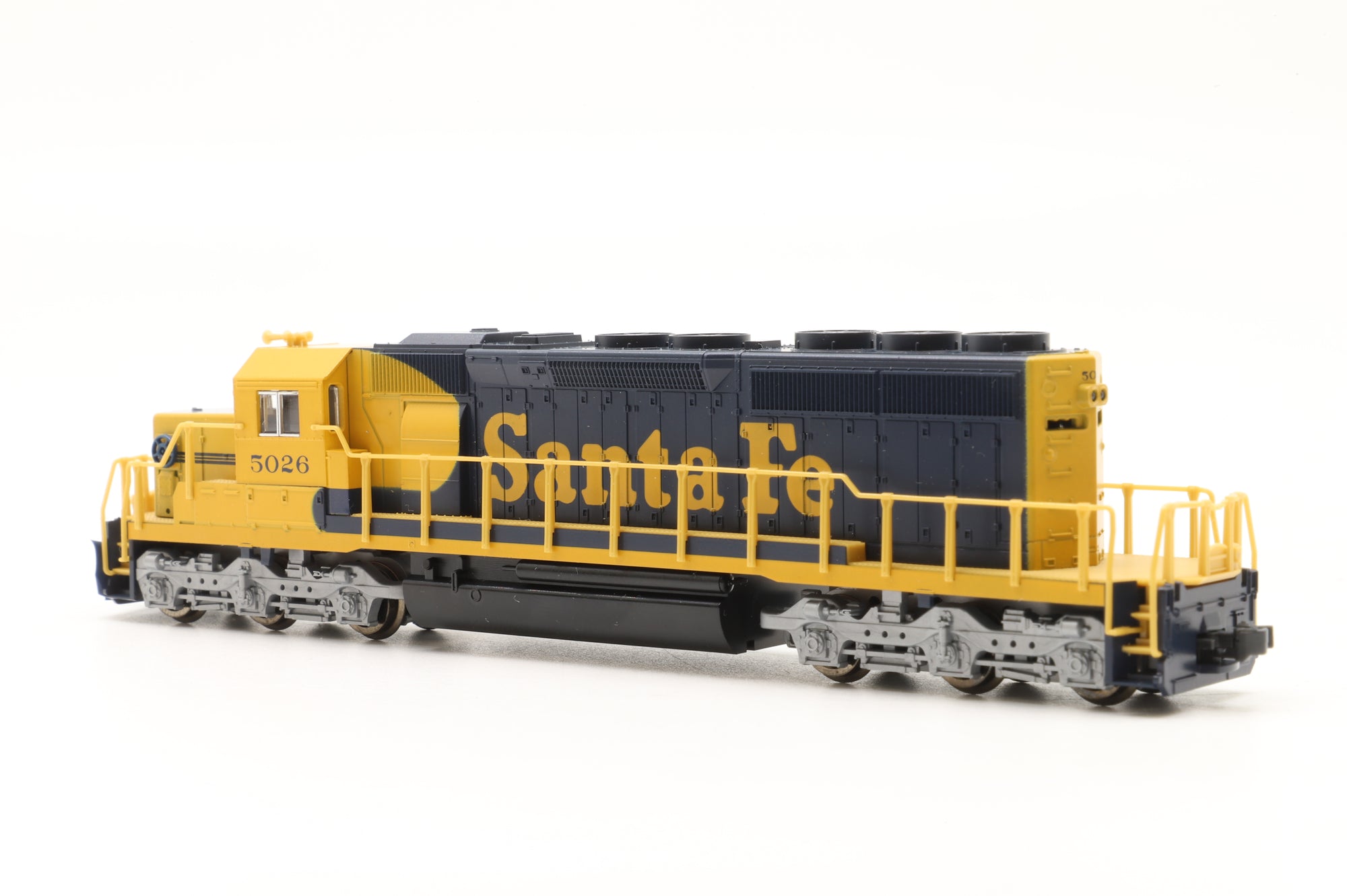 Kato N 176-4907 SD40-2 'Snoot' 5026 in SF Livery