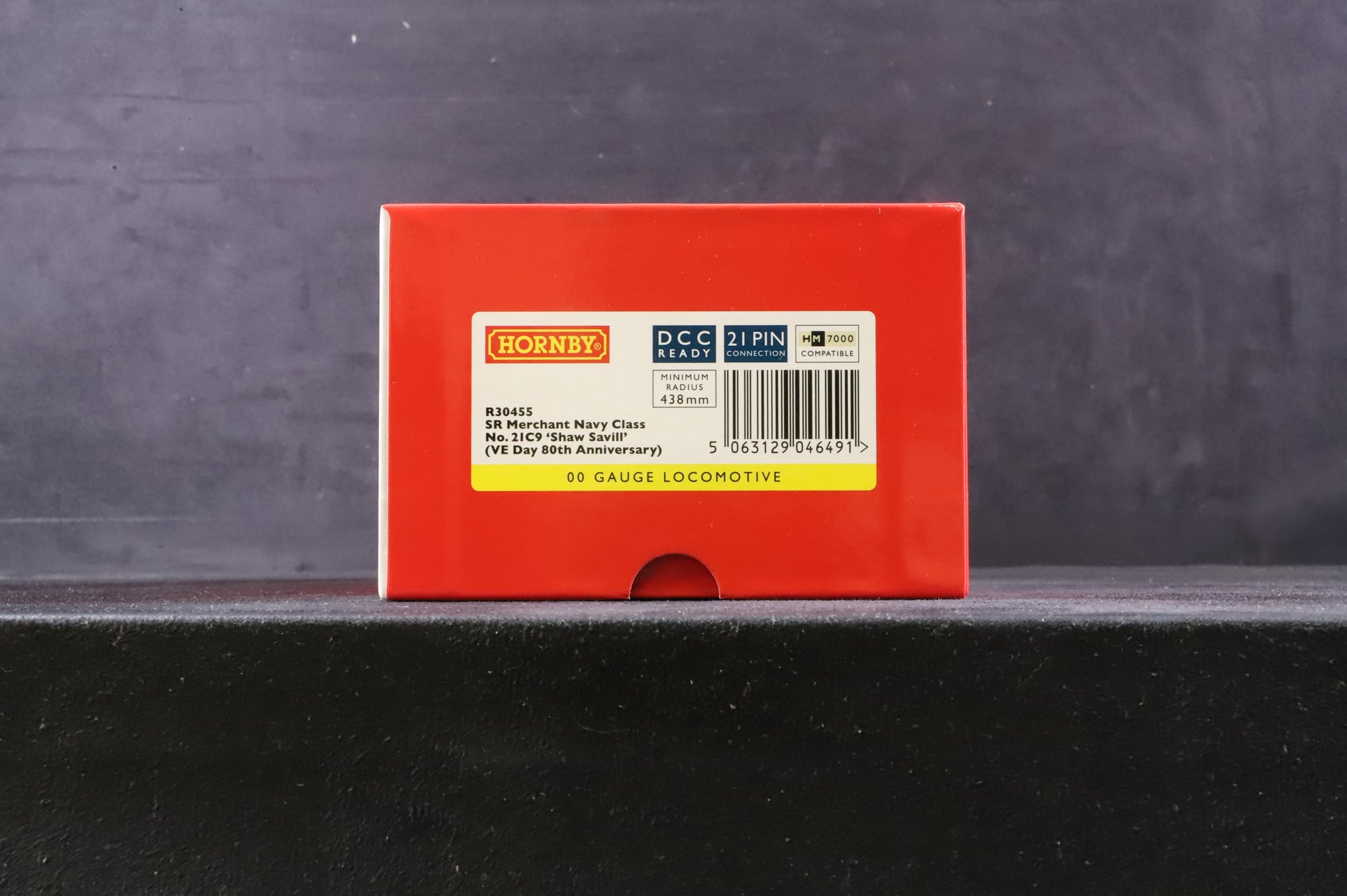 Hornby OO R30455 Merchant Navy Class '21C9' 'Shaw Savill' VE Day 80th Anniversary SR Black