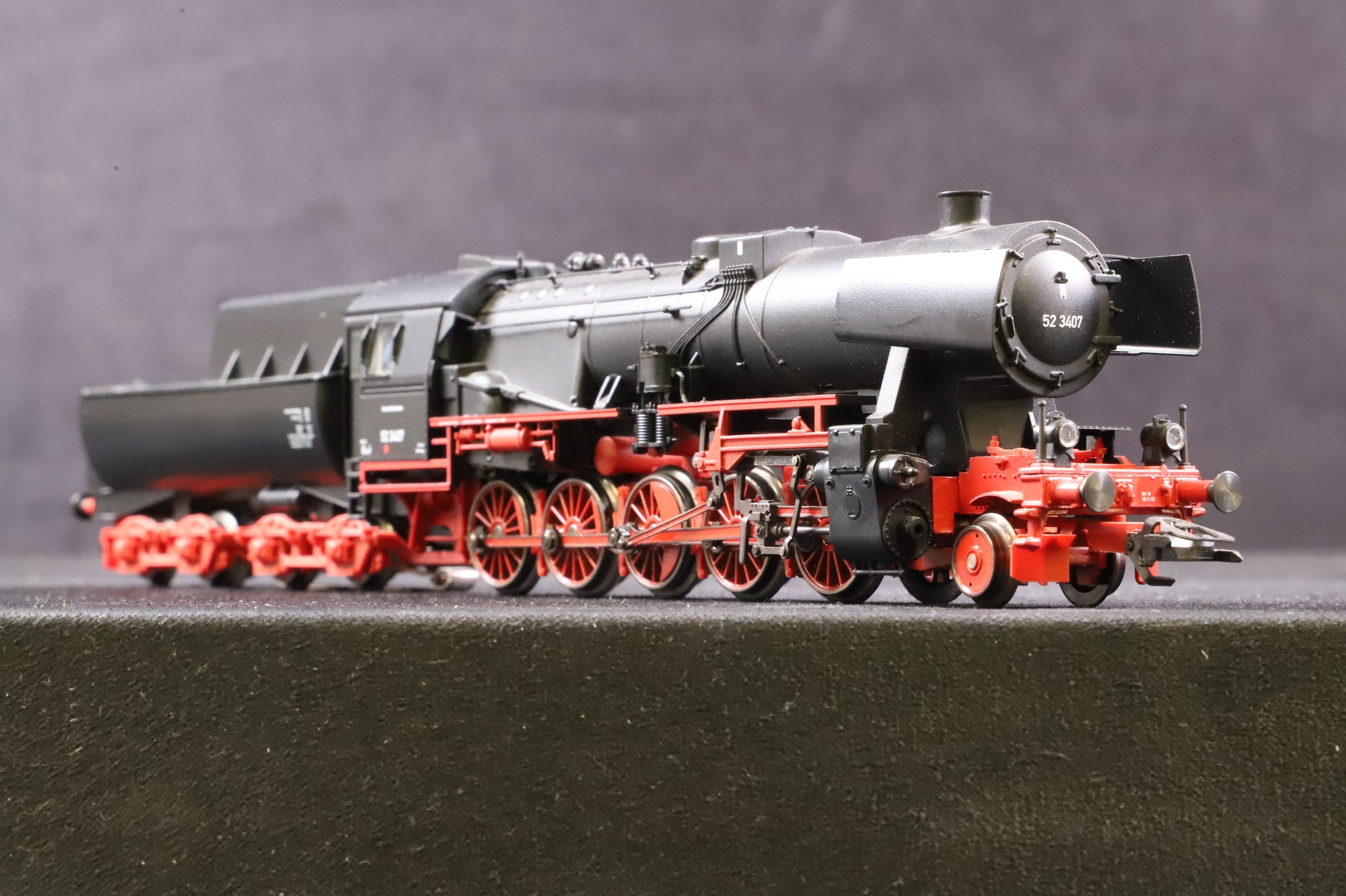 Marklin HO 37151 BR 52 523407 in DB Black/Red - UNTESTED