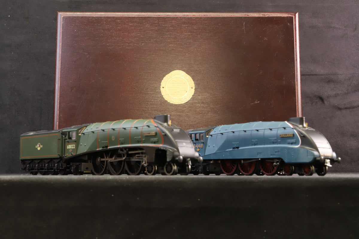 Bachmann OO Set of 2 Class A4 4-6-2 &#39;Mallard&#39;, Ltd Ed. 697/1000