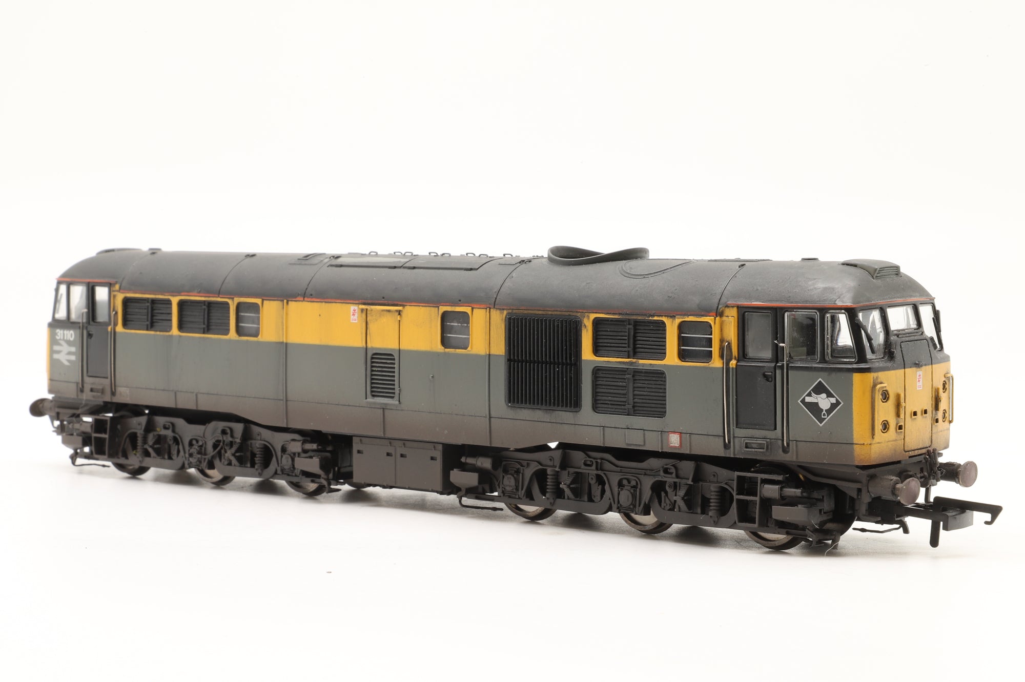 Hornby OO R2421 Class 31 31110 in BR Engineers 'Dutch' – Weathered