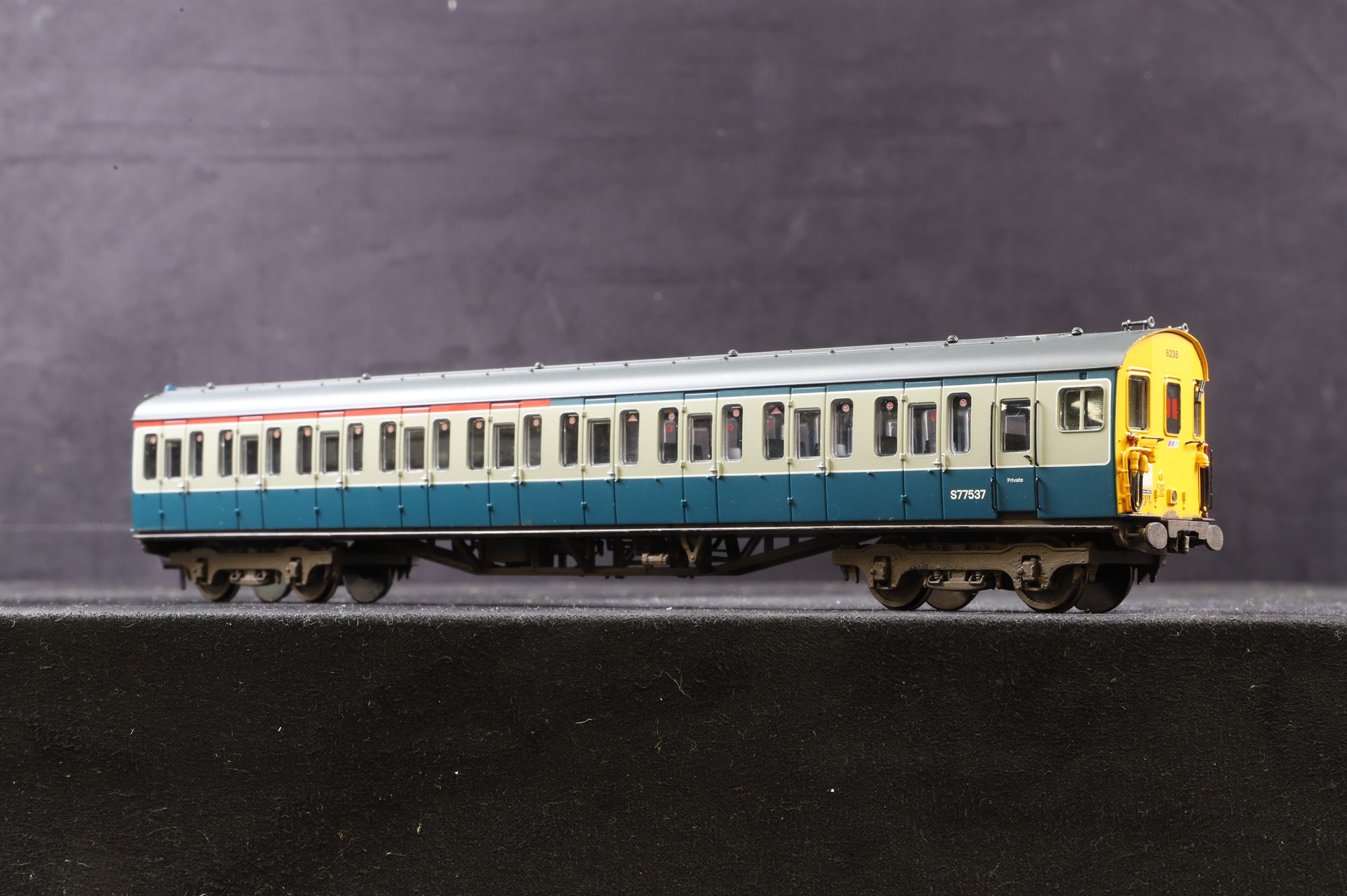 Bachmann OO 31-377 Class 416 2EPB 2 Car EMU No.6238 in BR/NSE Blue/Grey Livery - Weathered