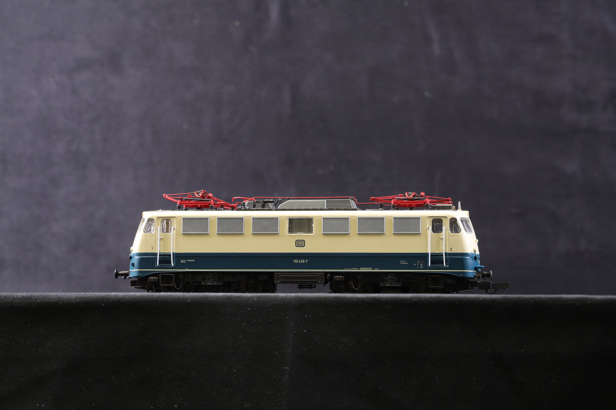 Roco HO 73576 German Electric Locomotive BR 110 DB, DCC Sound