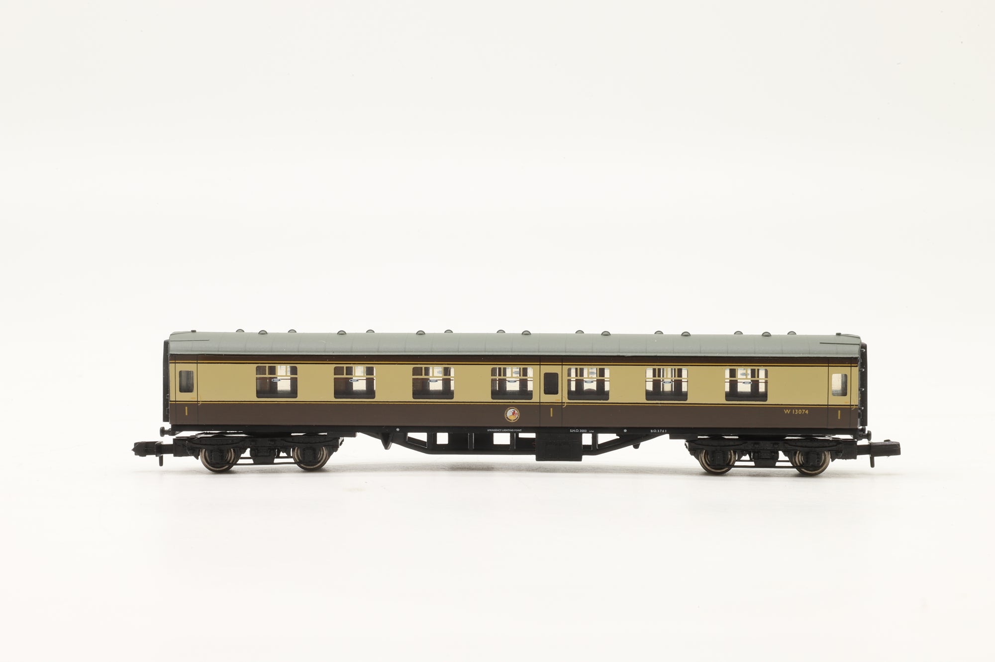 Graham Farish N Rake of 3x Mk1s in BR(W) Choc/Cream