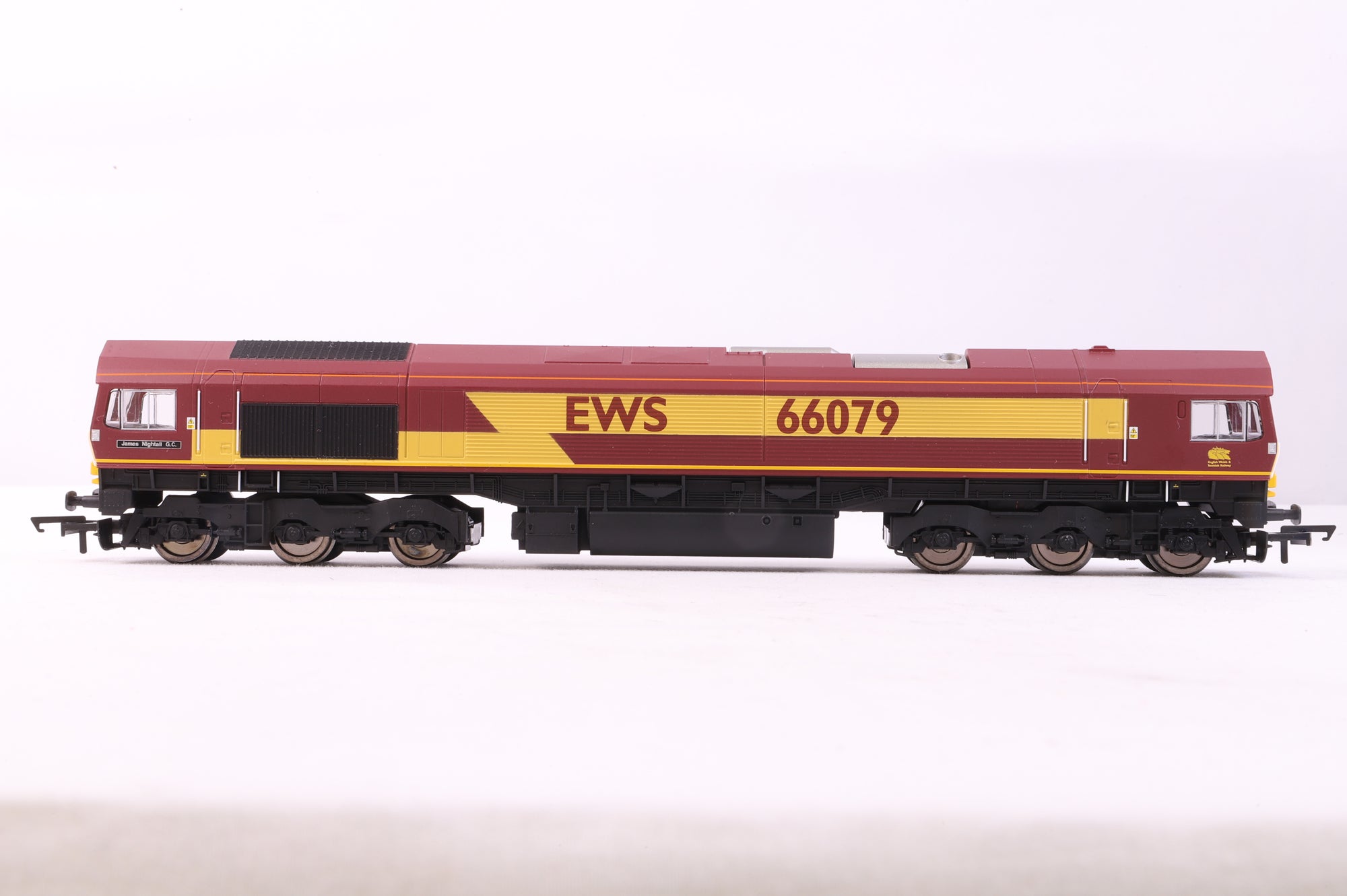 Hornby OO R3487 Class 66 '66079' 'James Nightall GC' EWS DCC Fitted