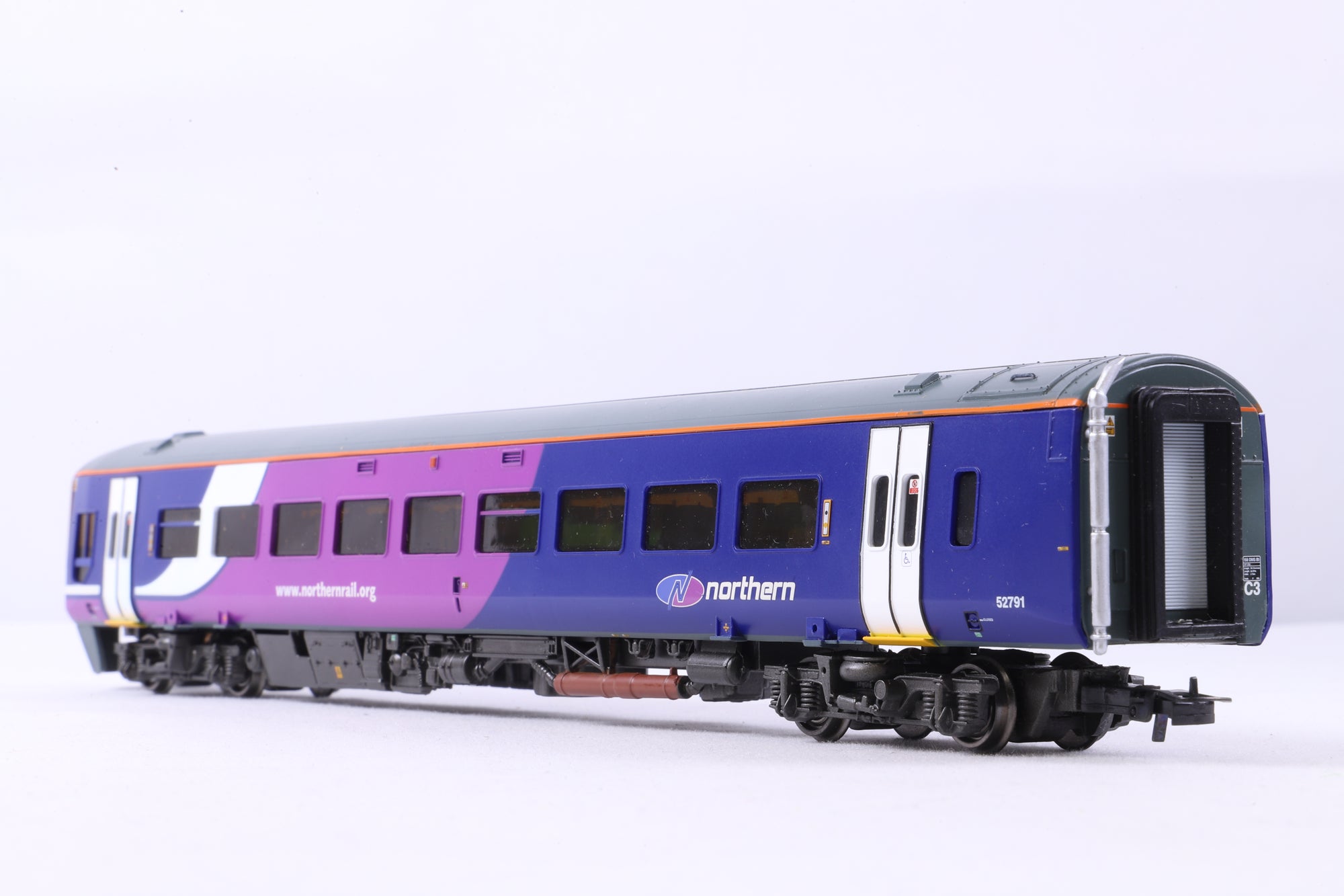 WORKSHOP Bachmann OO 31-514 Class 158 2 Car DMU in Early Northern Rail Livery - Non Runner