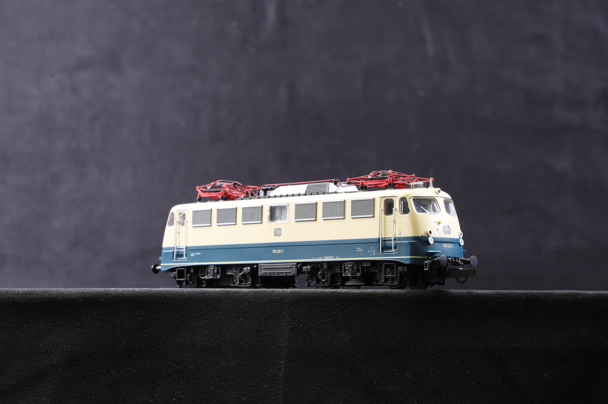 Roco HO 73576 German Electric Locomotive BR 110 DB, DCC Sound