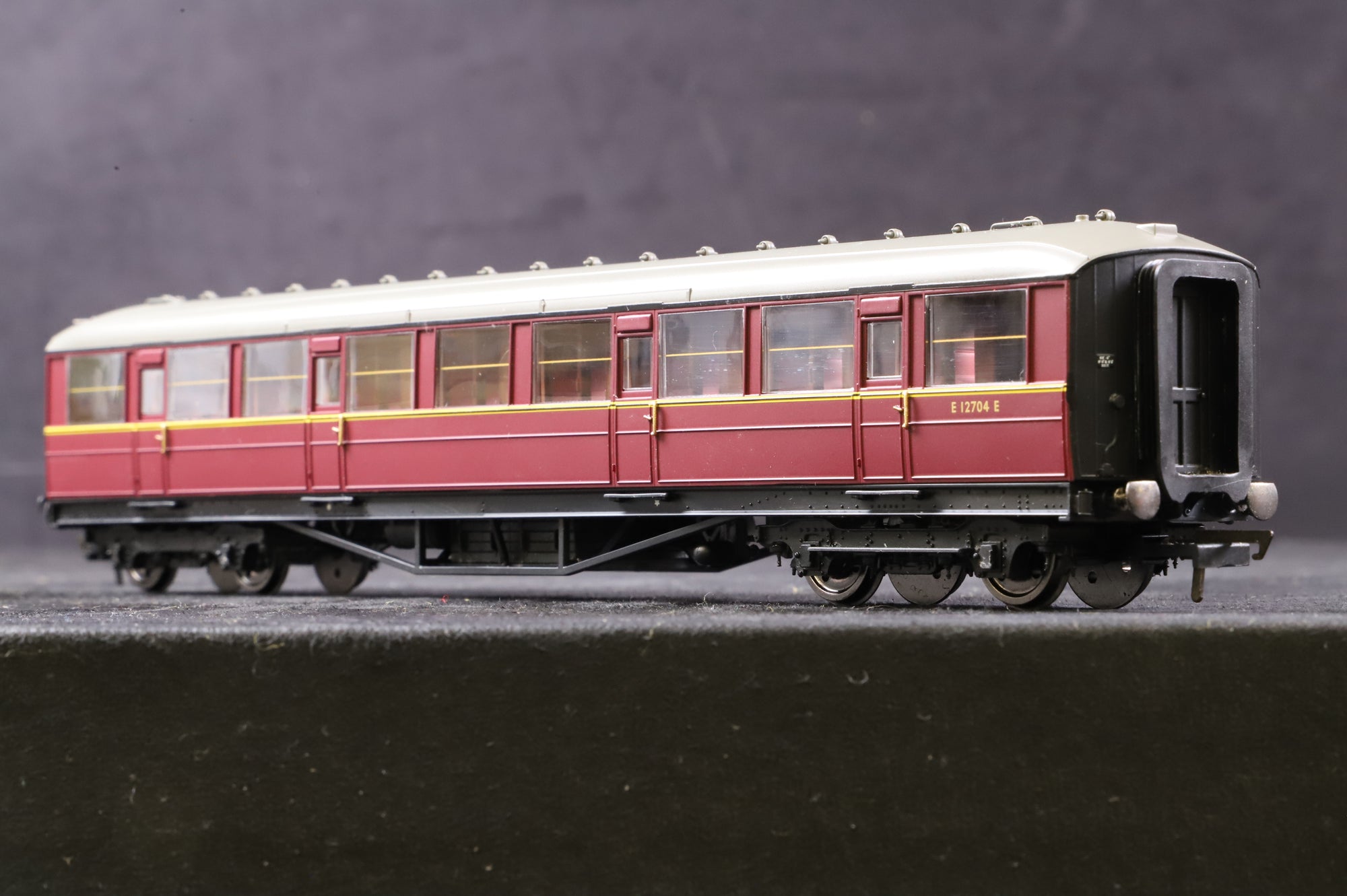 Hornby OO Rake Of 4 Gresley BR Lined Maroon Coaches