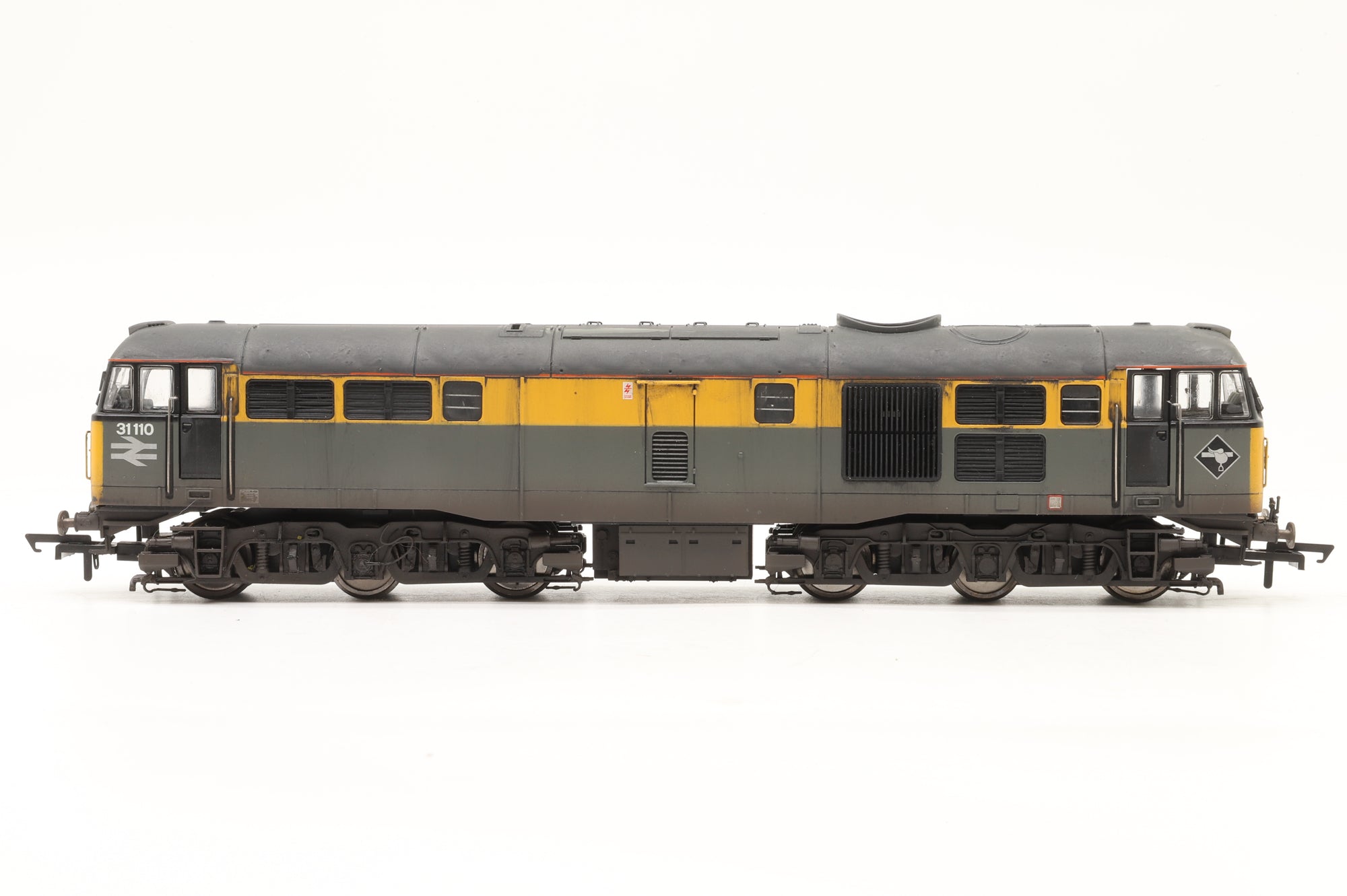 Hornby OO R2421 Class 31 31110 in BR Engineers 'Dutch' – Weathered