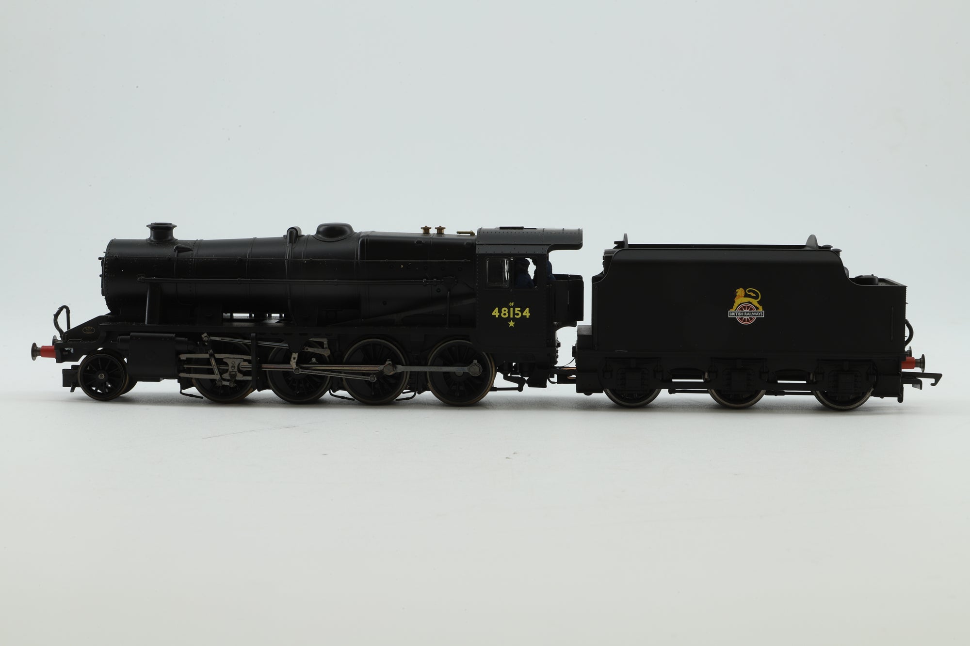 Hornby OO R2229 Class 8F 48154 in BR Black w/ Early Crests